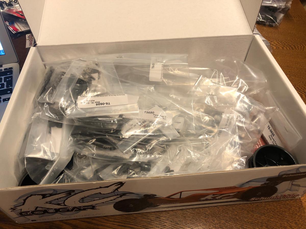 KIT modell, nekünk kell összeszerelni az adott modellt!