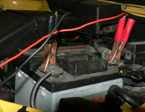 Akkumulátor töltése az autóban