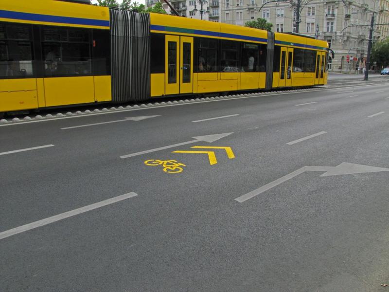 az irány a tömeg-és alternatívközlekedés felé mutat